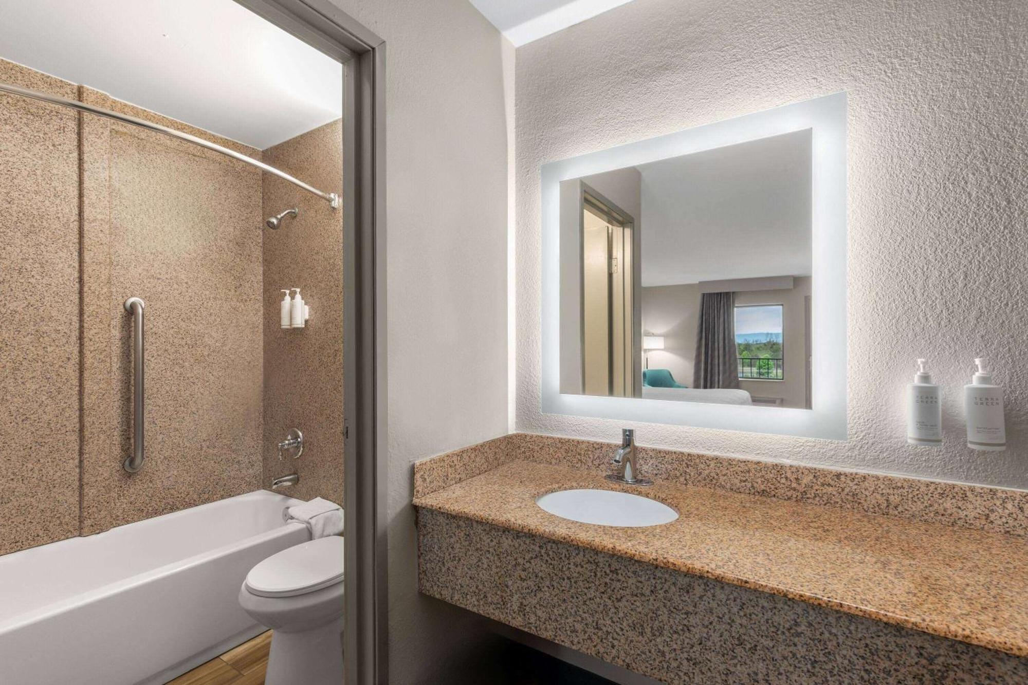 Days Inn By Wyndham Chattanooga Lookout Mountain West Екстериор снимка
